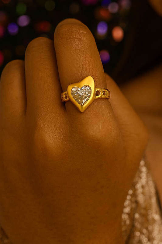 18k gold plated heart-shaped ring with crystal centerpiece by Juwelenn – elegant gold heart ring for women
